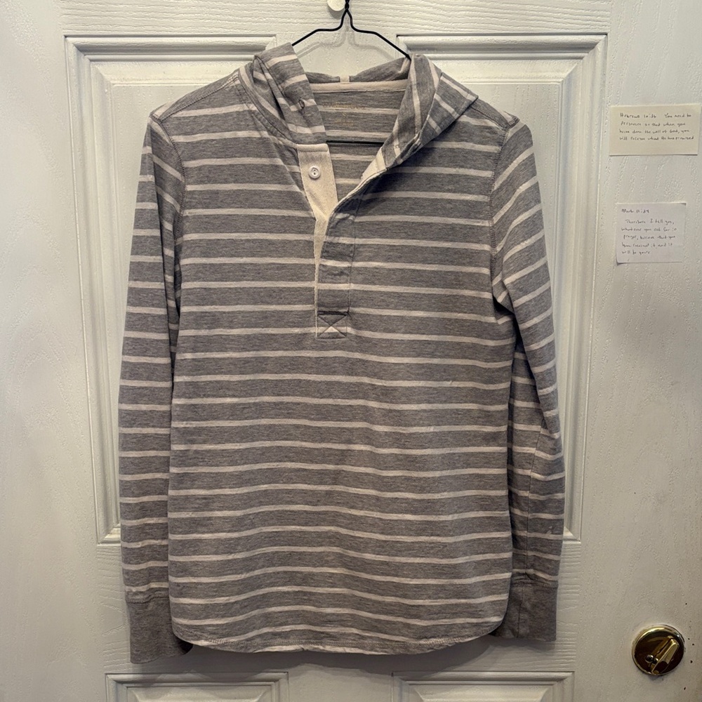 G.H. Bass & Co. Heather Gray and Cream Knit Top